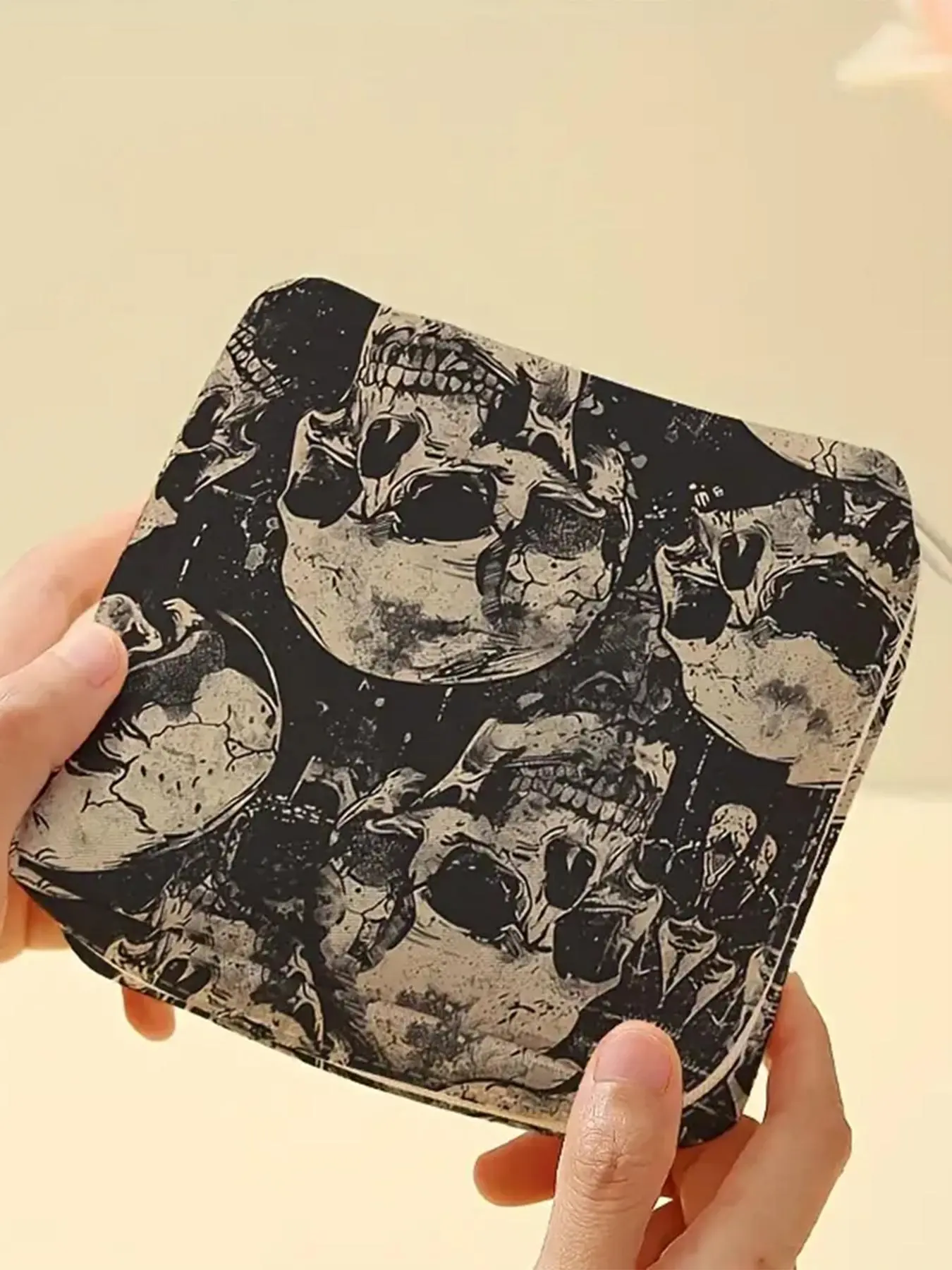 Skull Pattern Portable Sanitary Napkin Storage Bag, Lightweight Tissue Bag for Women & Girls, Travel Cosmetics Storage Box for Daily Life