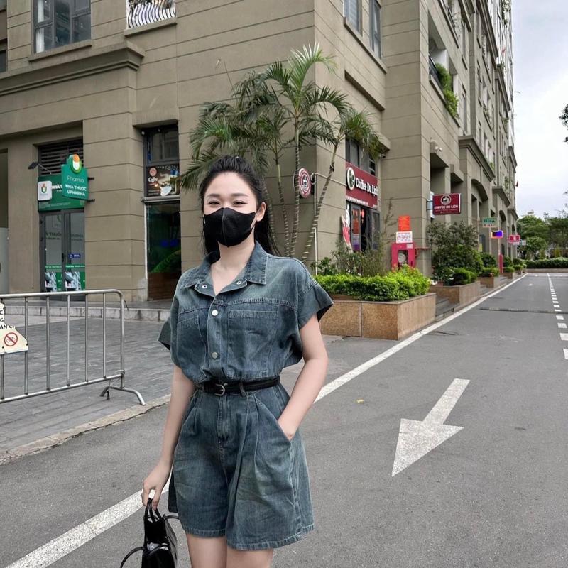 Bộ Jumpsuit Denim Tay Ngắn Chất Mềm Mại Kèm Đai Nữ
