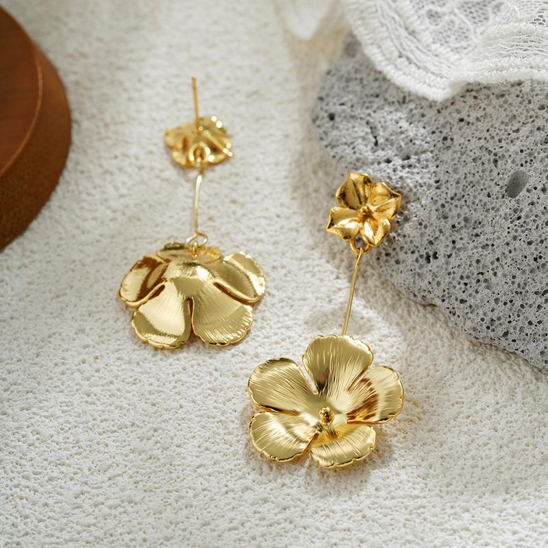 Product Introduction of Women 18K Gold Plated Pendant Earrings Flower Petal Earrings 7