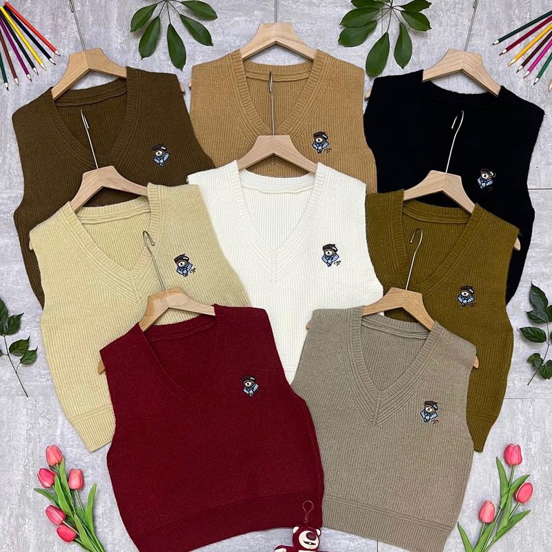 Áo gile len nữ thêu gấu thuỷ thủ đội mũ QC dày dặn.