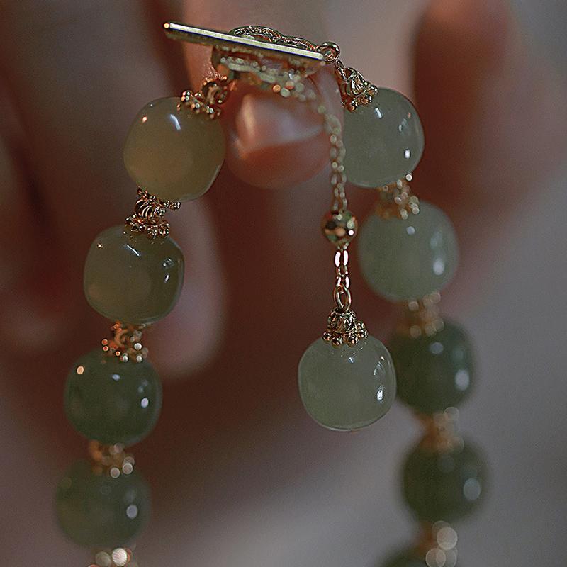 Product Introduction of Fashionable Exquisite Green Imitation Jade Beaded Bracelet For Women Elegant Sweet Wrist Chain Court Style Banquet Daily Jewelry 15