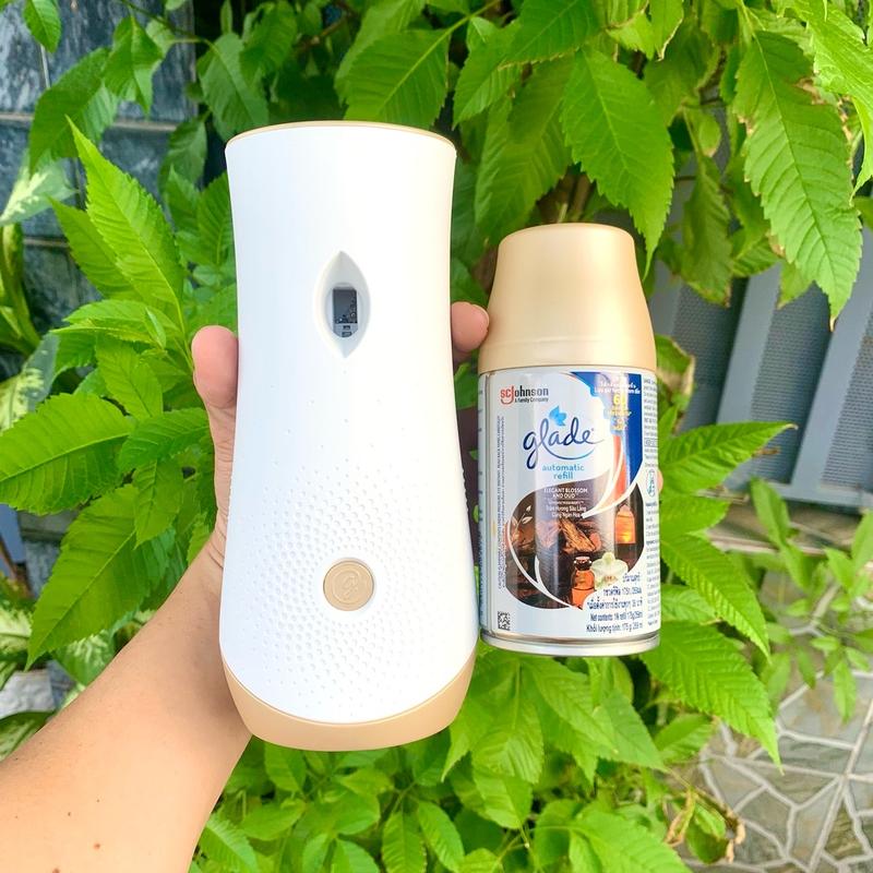 Bộ Máy Xịt Thơm Phòng Tự Động Glade Hương Trầm Hương Sâu Lắng Máy Phun Tinh Dầu