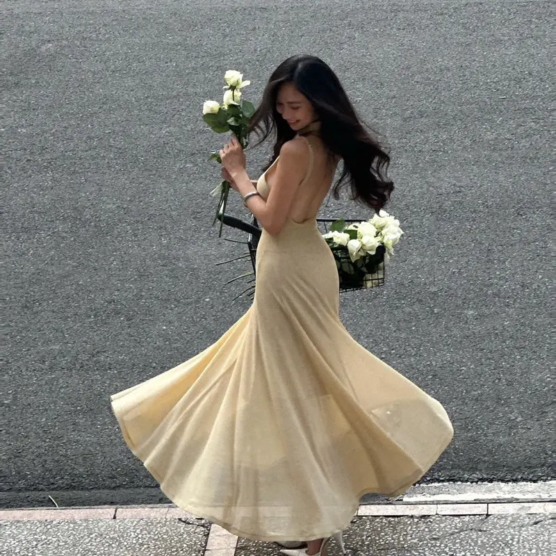 Váy thun giấy body cổ lọ hở lưng Darlin dress