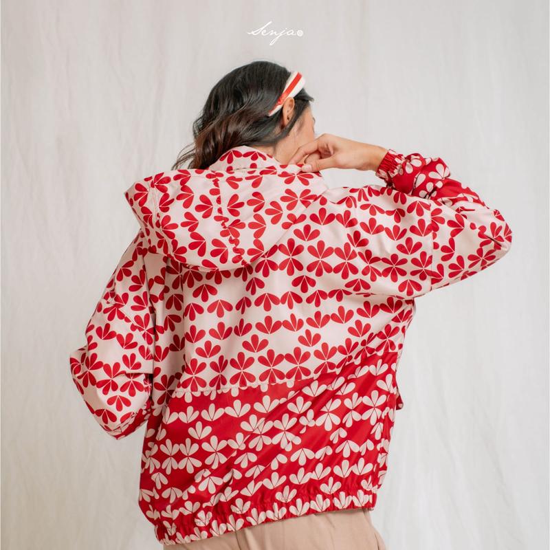 Vintage Red Jaket / jaket / senjaclothes.id / jaket parasut / premium / Panjang / Nyaman / Merah / Wanita Muda 1