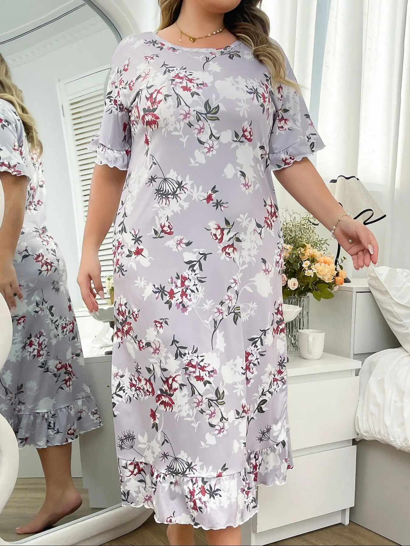 【Plus Size】 Floral Print Ruffle Trim Tee Nightdress, Casual Soft Comfortable Short Sleeve Nightgown for Women, Women's Sleepwear for All Seasons, Loungewear