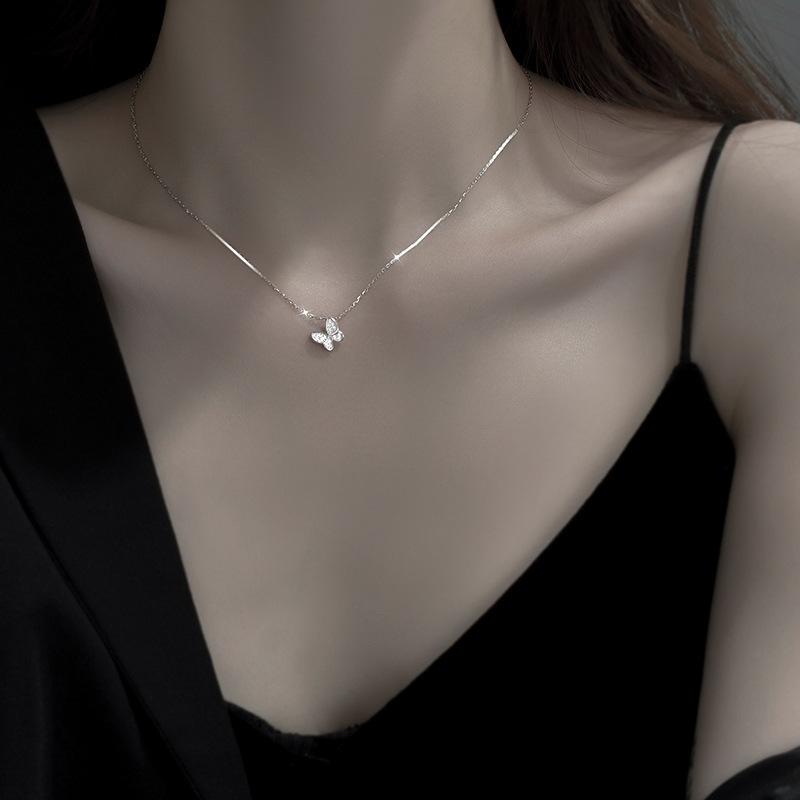 Product Introduction of Lucent_2025 Necklace for Women, Ins Niche Design, High-end Crescent Light Luxury Clavicle Chain, Bowknot Choker, Student Best Friend Pendant 5