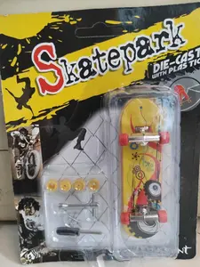 Mainan Papan Skateboard Jari FingerBoard Mainan Miniatur Skate board untuk jari tangan Kado