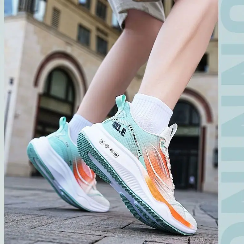 Sports Mesh Shoes Summer New Super Light Running Shoes  display picture 2