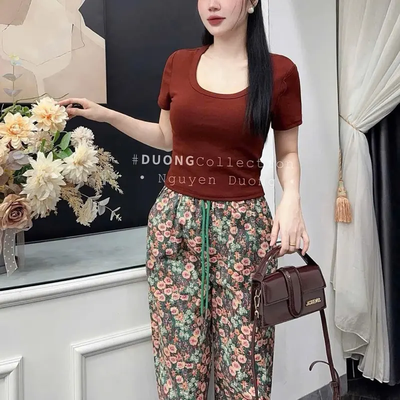 Áo phông cổ U bo trơn , chất thun zip mềm mại co giãn thoáng mát thoải mái khi mặc lên người