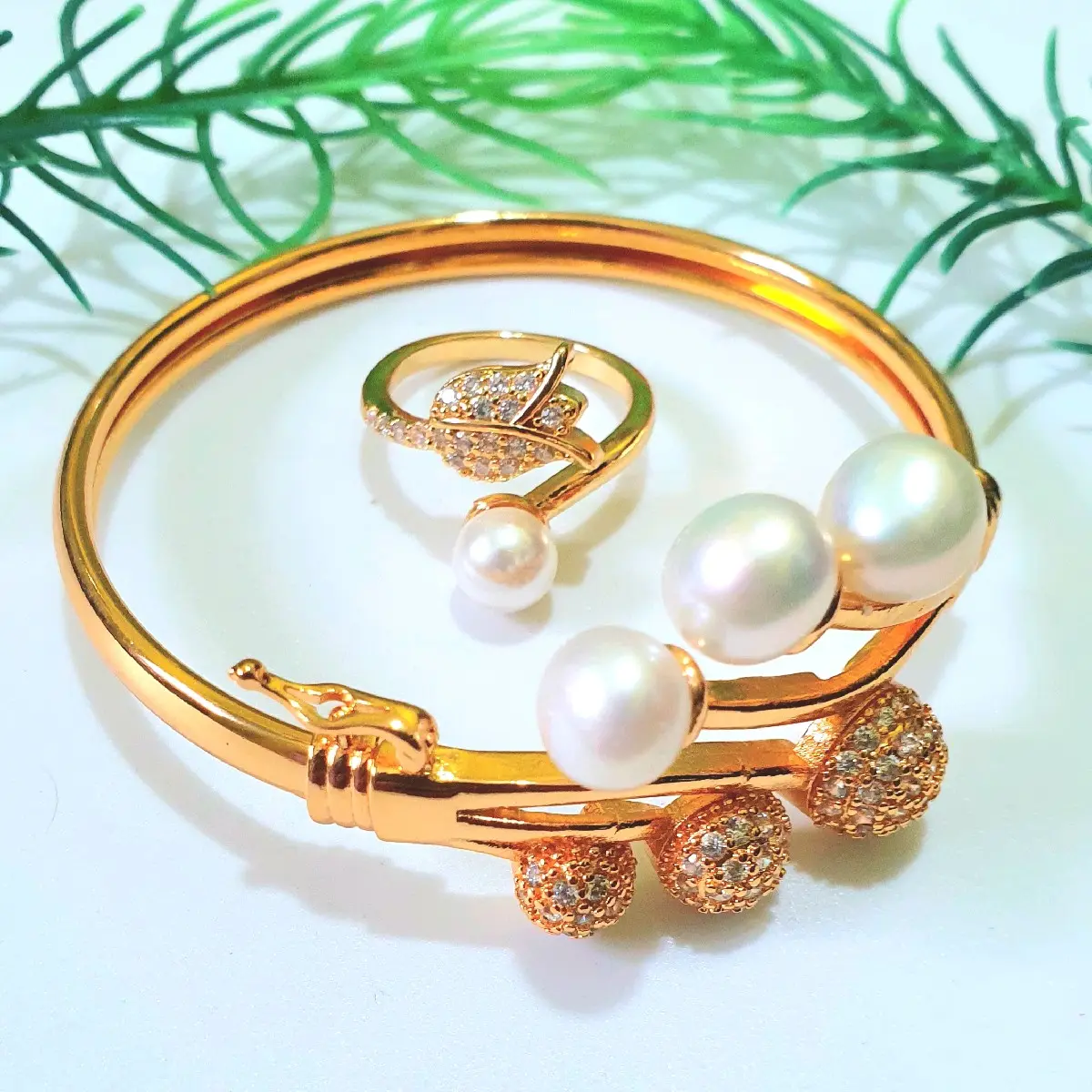 Gelang bola tiga dengan cincin tulip
