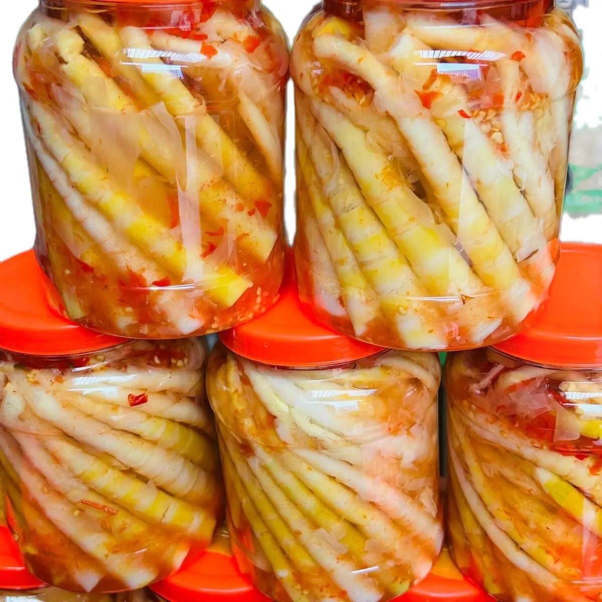 Măng Quỳ Châu tỏi ớt - Măng Trúc - Măng tre- Ngâm Tỏi Ớt - hủ 900gr -  Thơm - ngon - giòn tan ạ. Cay - Giòn -Mặn. Lưu ý : vị mặn là chủ đạo nên khách thông cảm xem trước khi mua