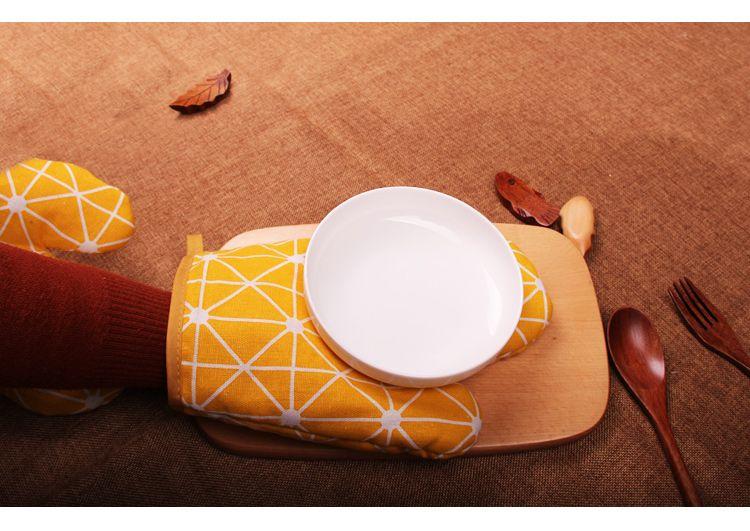 Product Introduction of [ 10k Repeat Customer] 2-Pack Thickened Microwave Oven Gloves Heat Resistant Insulated Kitchen Household Anti-Scald Oven Baking Special Anti-Scald 14