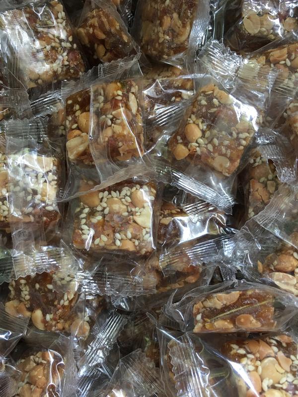 Kẹo khóm đậu phộng