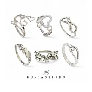 Cincin Romawi Wanita Mirip Emas Putih Berlian Warna Silver Anti Karat Anti Luntur