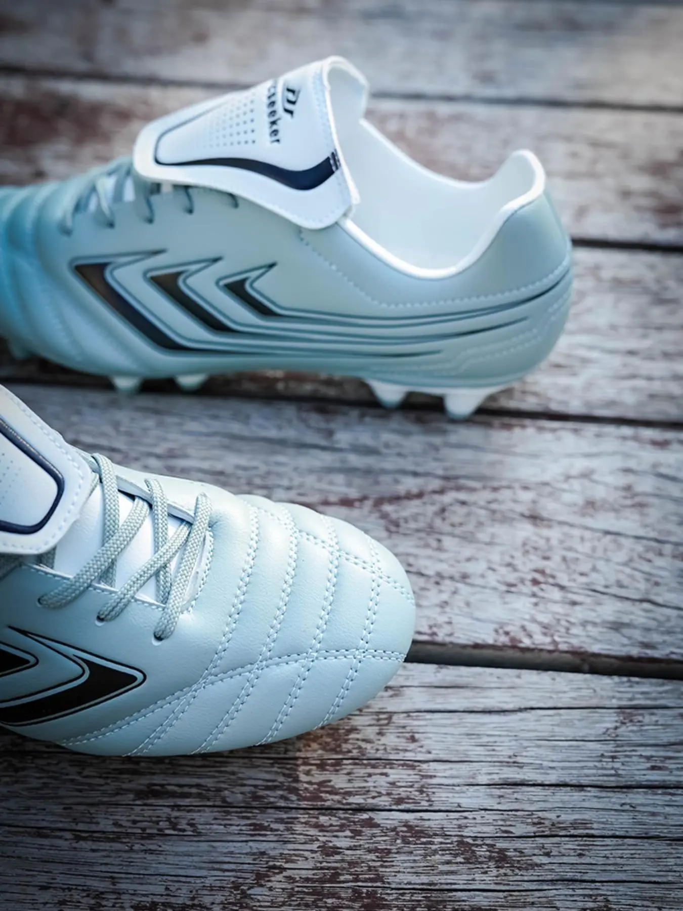 Men's Lace Up Design Football Shoes, Lightweight Breathable Comfortable Non-slip Soccer Shoes, Football Cleats for All Seasons