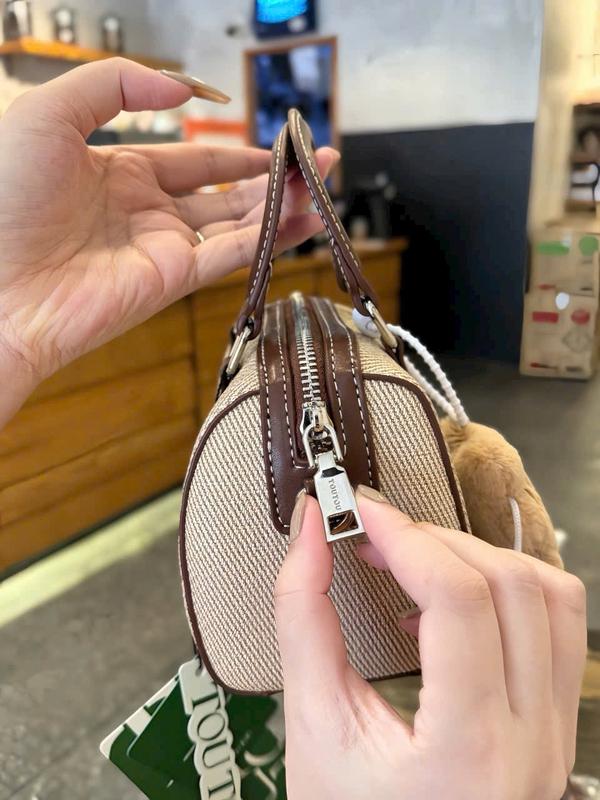 Túi thời trang xách tay Túi đeo chéo size 20cm dáng trông - tặng kèm bông treo Bag Da Nữ Nhung Kem 2