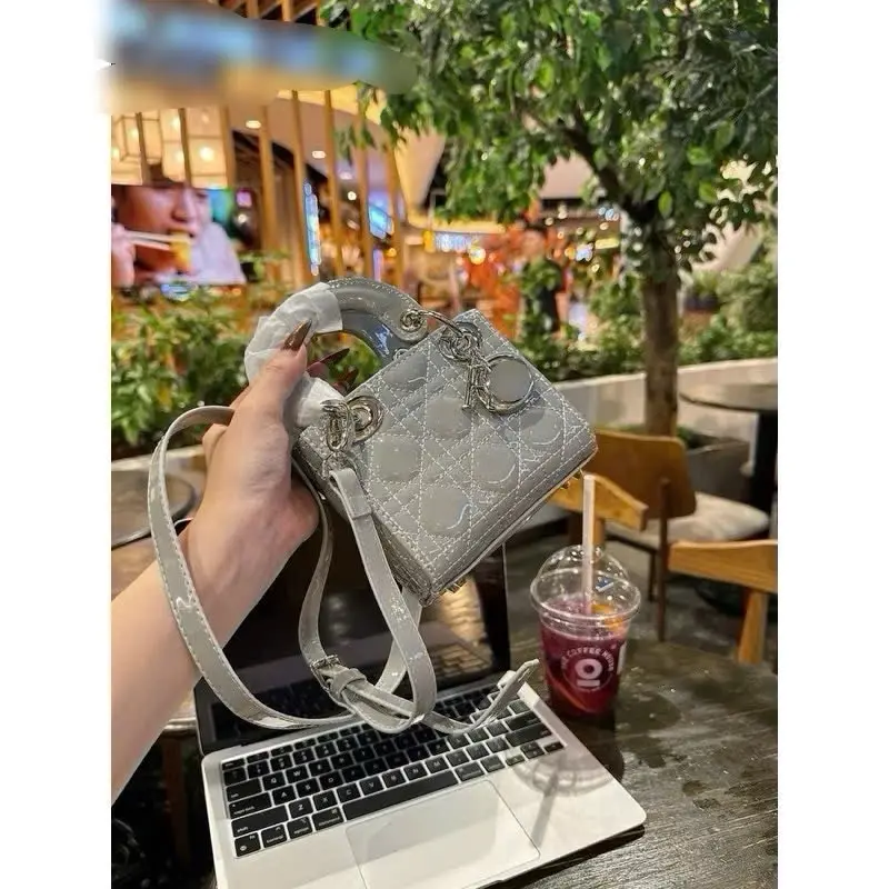 Túi mini dáng vuông nhỉ gọn đeo chéo cầm tay