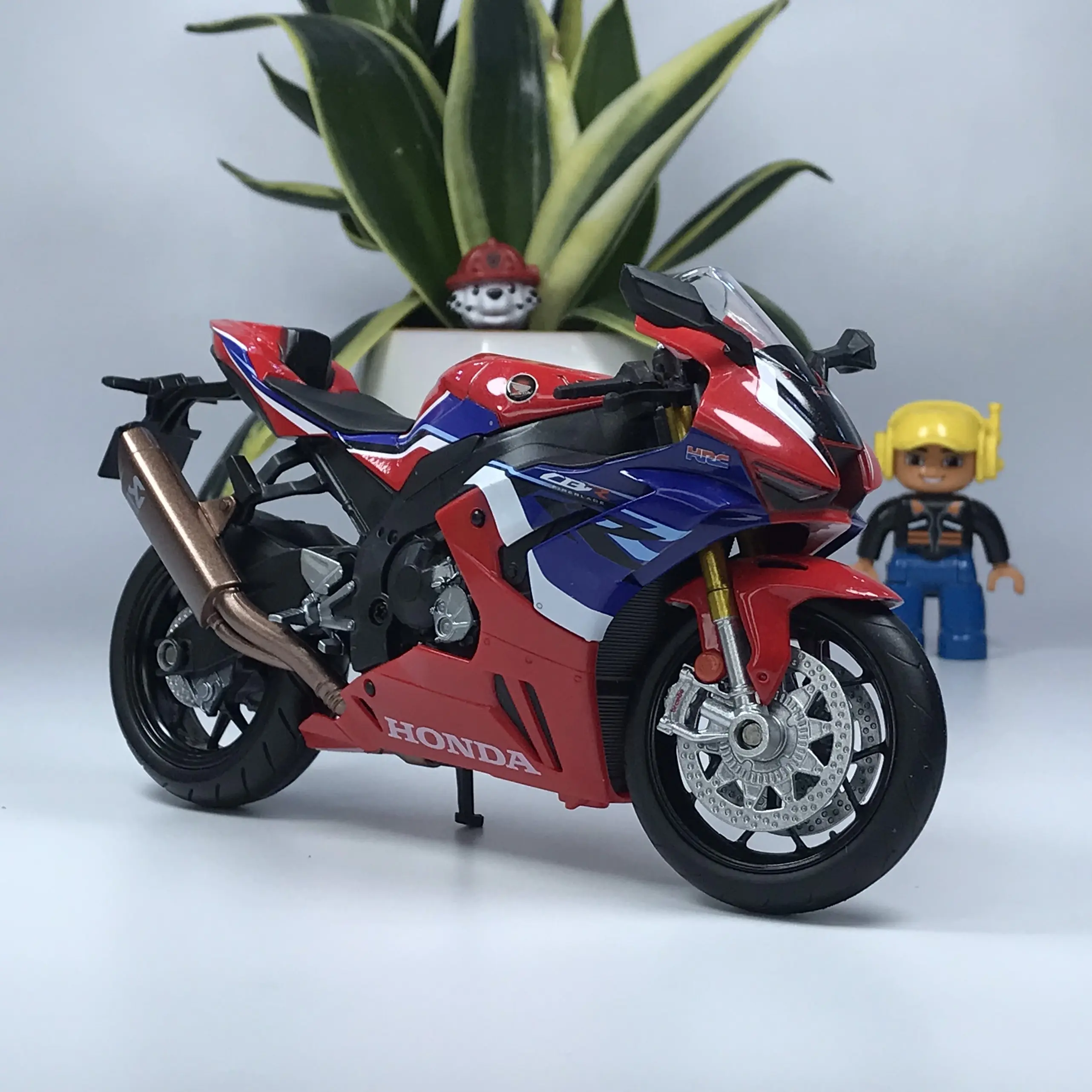 Mô hình xe mô tô Hon đa CBR1000RR tỷ lệ 1:12 bằng hợp kim Tặng biển số VIP