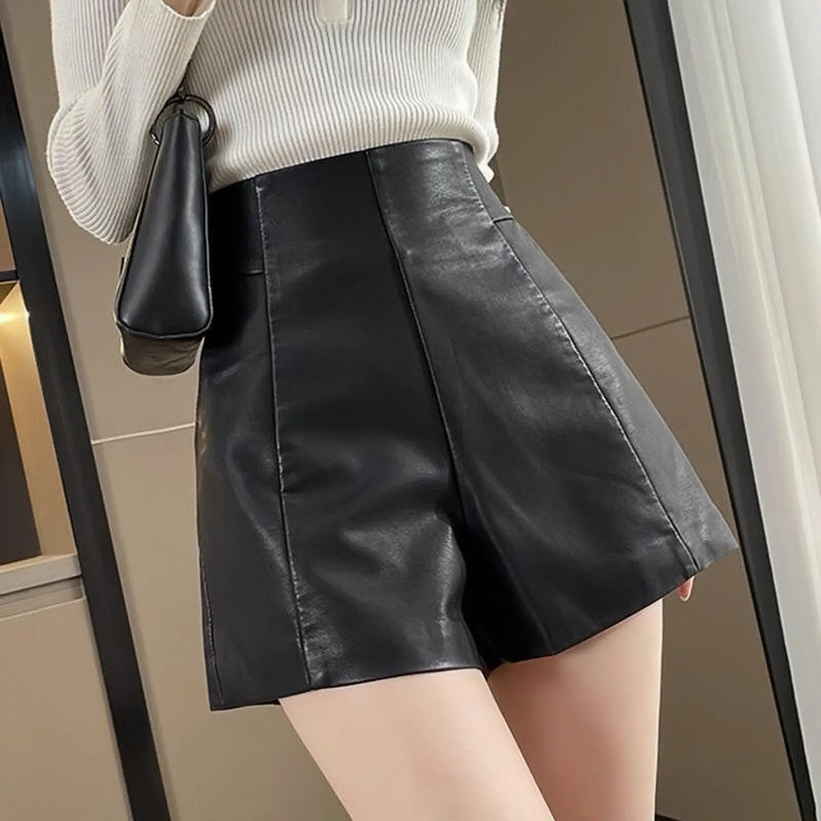 Quần short da cạp cao tôn dáng Women