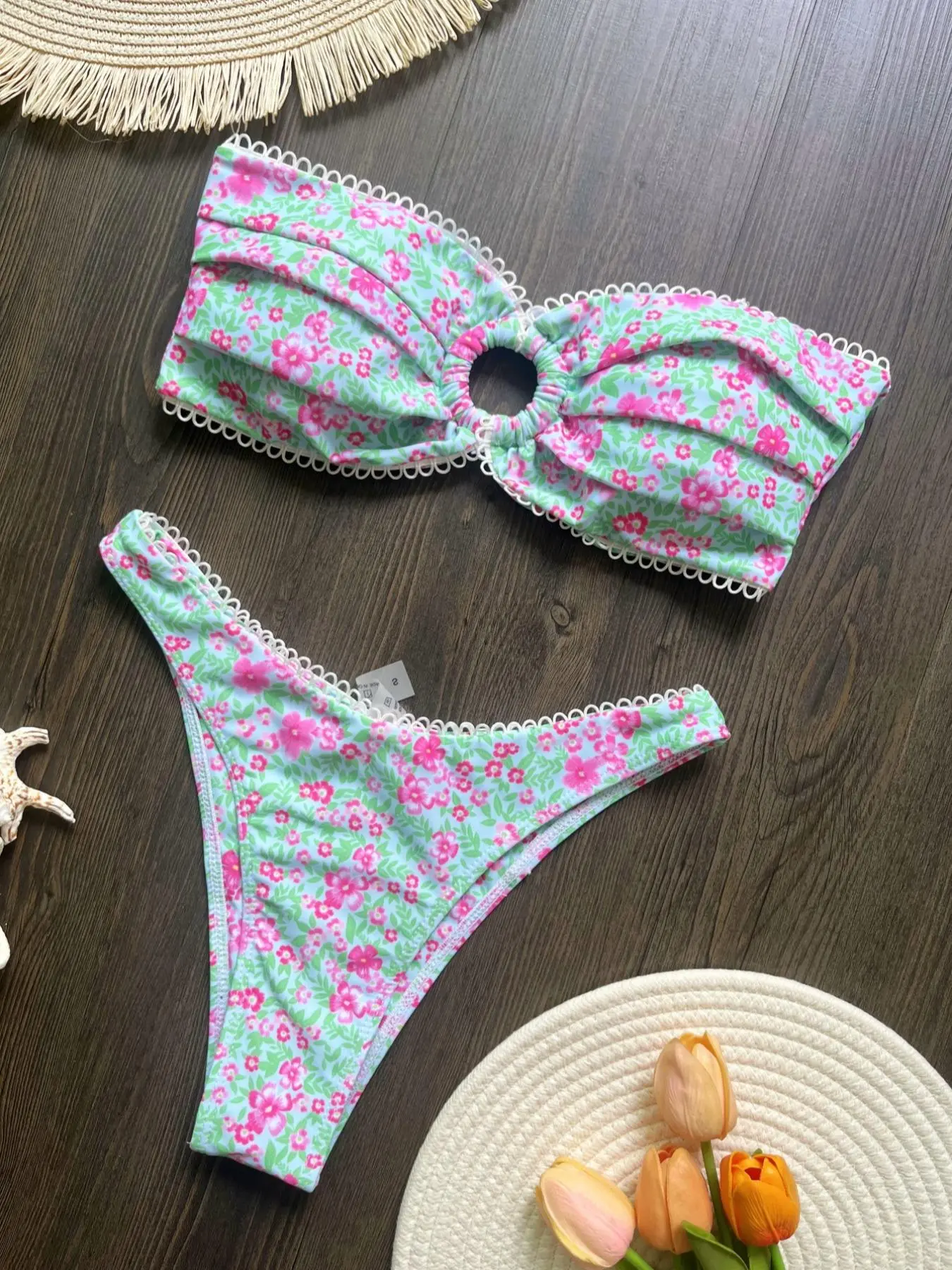 Two-Piece Set Women's Ditsy Floral Print Bandeau Bikini Set, Casual Fashion Chic Tie Back Strapless Swim Top & High Cut Swim Bottom Two-Piece Swimsuit for Beach Holiday Vacation, Ladies Swimwear for All Seasons