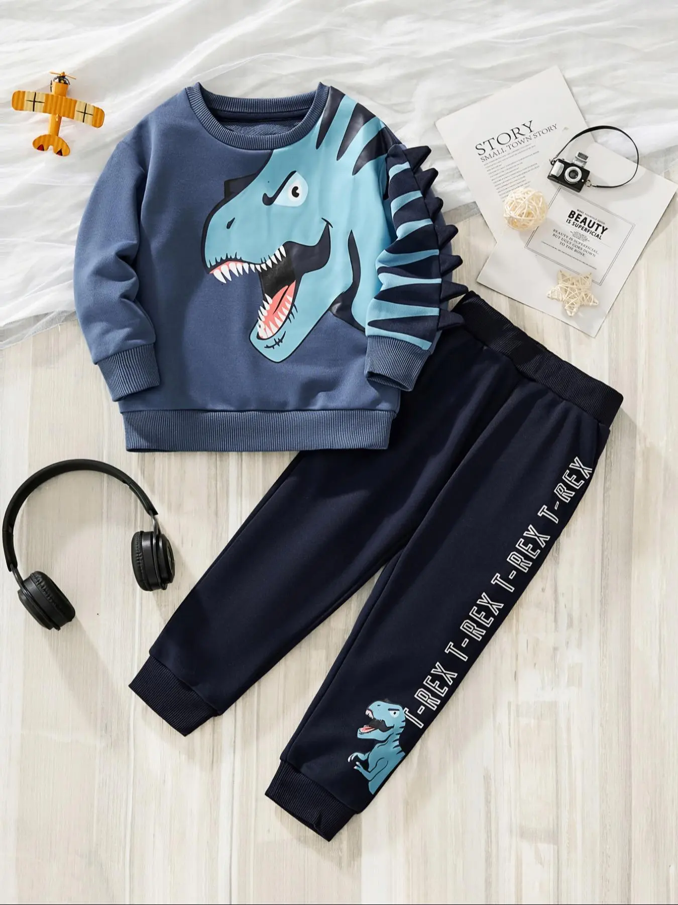 Toddler Boy's Dinosaur Print Sweatshirt & Elastic Waist Sweatpants Set, Casual Round Neck Long Sleeve Pullover & Jogger Pants for Fall & Winter, Kids Clothes for Daily Wear