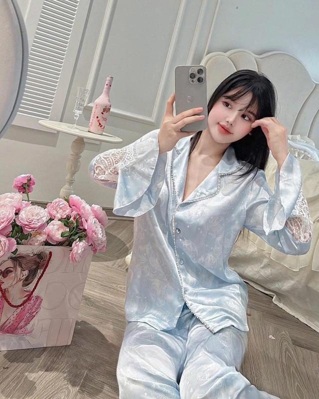 Bộ pjzama dài tay cổ viền phối ngọc tay loe dễ thương, hàng QCCC - M2406 Nữ Women Áo Quần Ngủ Màu Xanh