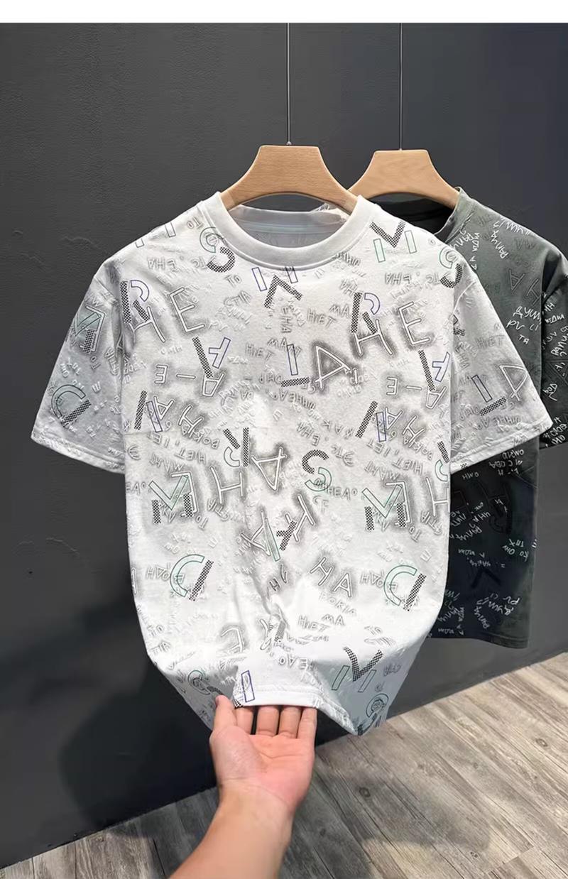 Product Introduction of Áo Thun ngắn Tay Thương Hiệu Thời Trang Nam, Dáng Rộng Vừa Vặn, Tay Lửng Áo, Hàng Mới Về 2024, Thời Trang Người Nổi Tiếng Trên Internet, Phong Cách Ins, Áo In Đơn Giản Menswear Cổ Tròn 1