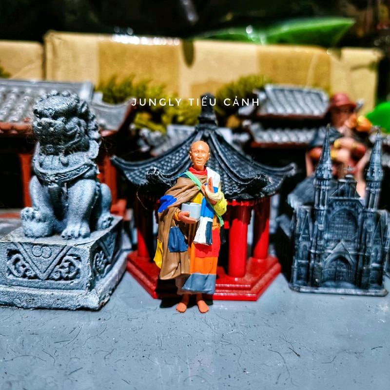 Mô hình sư thầy Minh Tuệ 5cm đẹp sắc nét trang trí tiểu cảnh hồ bán cạn, terrarium 3