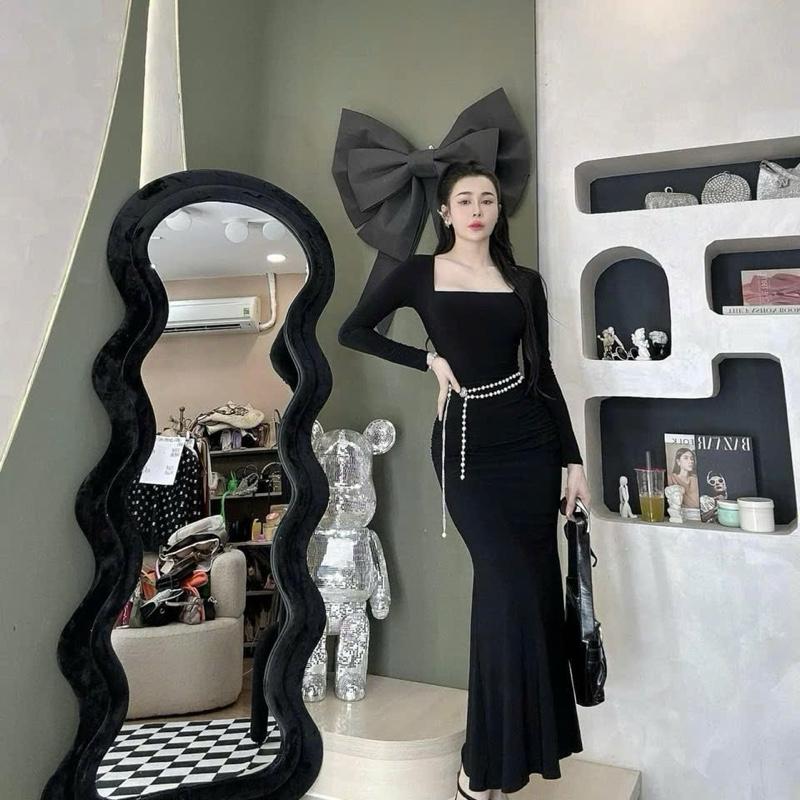 Đầm body cổ vuông tay dài , không kèm phụ kiện , thiết kế dáng đuôi cá , ôm eo. Phù hợp cho nàng đi tiệc đi chơi . 1