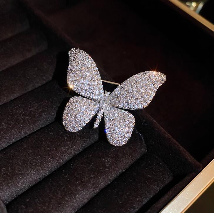 Product Introduction of Shiny Diamond Butterfly Brooch for Women, Unique Design, Elegant Suit Pin, 2023 New High-end Exquisite Accessory 8