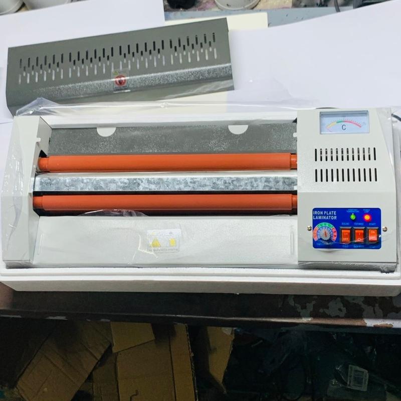  Máy ép plastic rulo nhỏ Yt320 khổ A3 