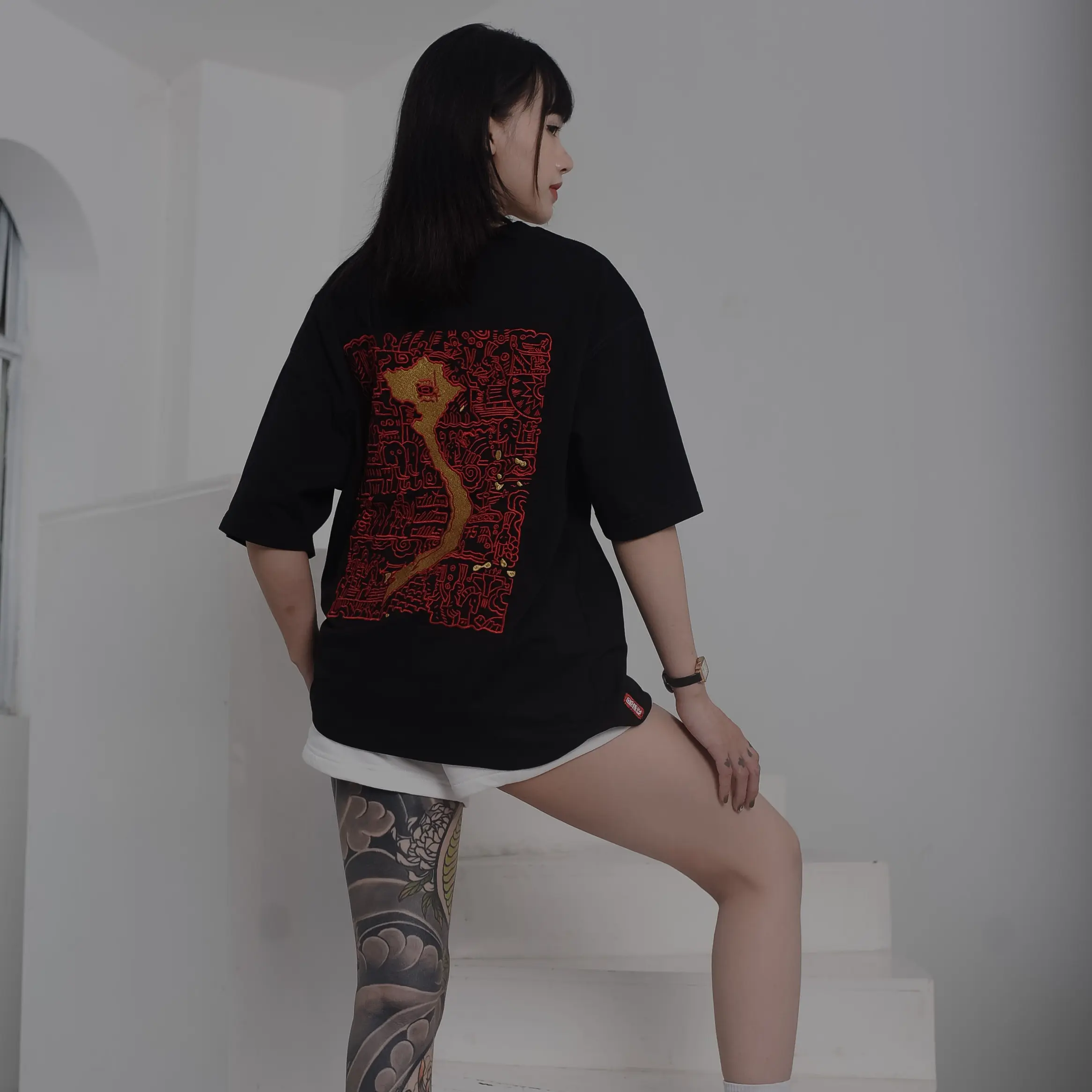 Áo Phông Thêu Mê Cung Sử Việt