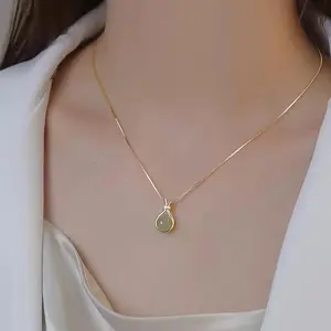 Dilapisi emas 18 karat kalung liontin giok elegan wanita bahan titanium premium tahan luntur dan anti karat fashion mewah terbaru XL-10-318