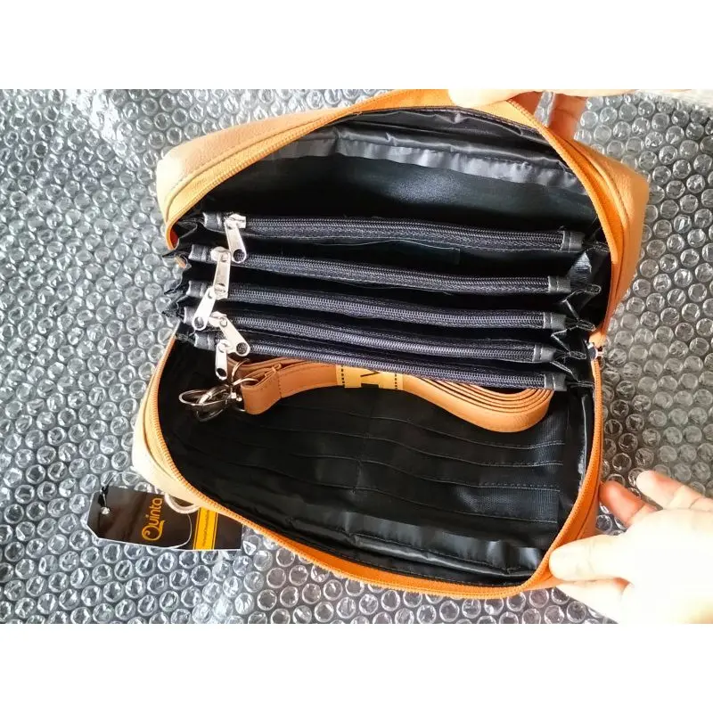 TAS SELEMPANG WANITA QUINTA MAHYRA SLINGBAG UK. 24X15X4 CM  Dengan Quilting Bahan 3 Lapis, Tas Pengatur Keuangan Anda Hitam 2