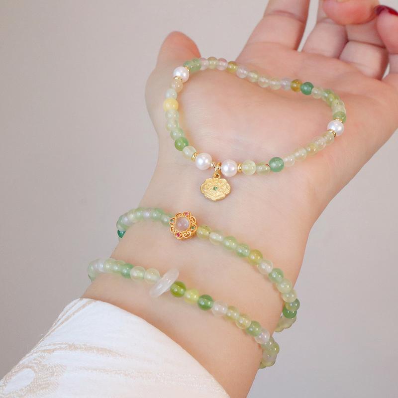 Product Introduction of Natural Grape Purple Chalcedony Crystal Bracelet Artistic Temperament White 4mm Extremely Fine Natural Crystal Bracelet Accessories 23