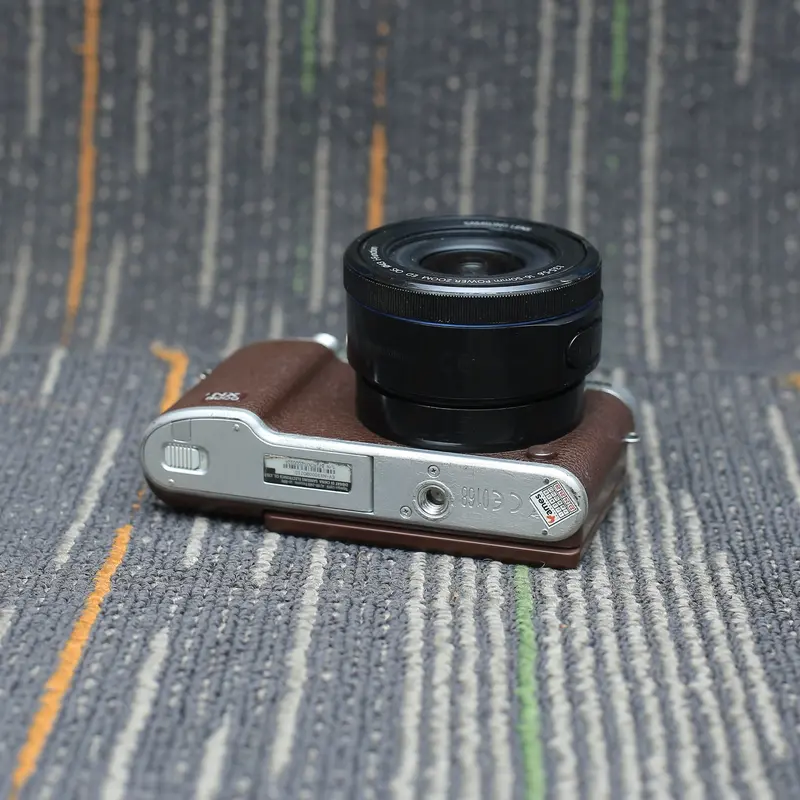 Kamera NX3000 dan Lensa / Kamera Mirrorless 3