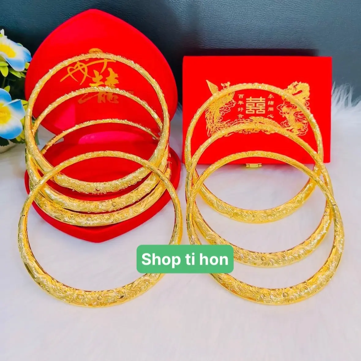 Kiềng cưới bản dẹp 2 chỉ chạm hoa văn màu 24