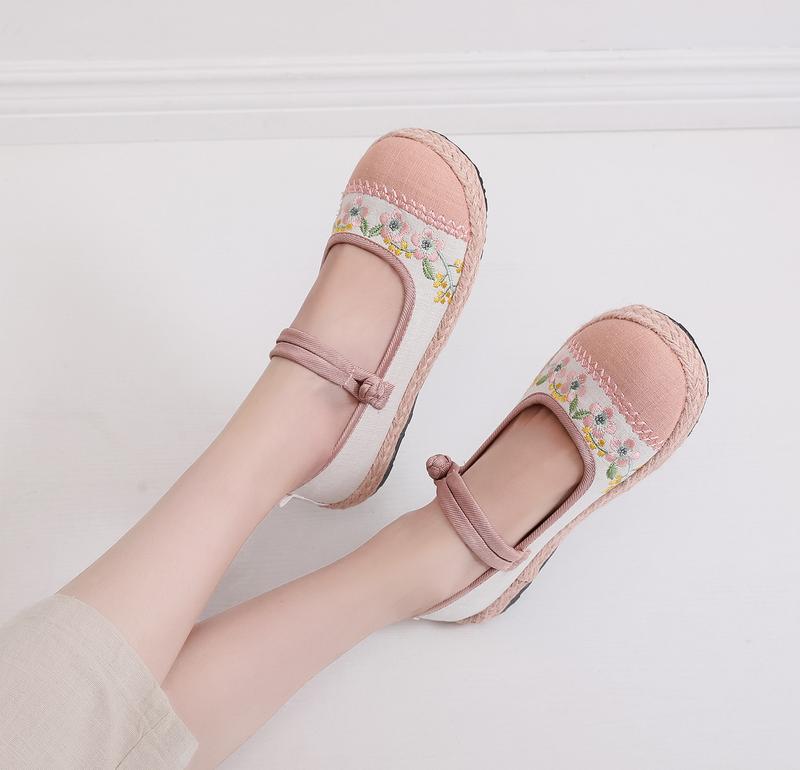 Product Introduction of 2025 Summer New Beijing Traditional Embroidered Shoes Women's Embroidered Linen Cloth Shoes Ethnic Style Shallow Mouth Embroidered Shoes 8
