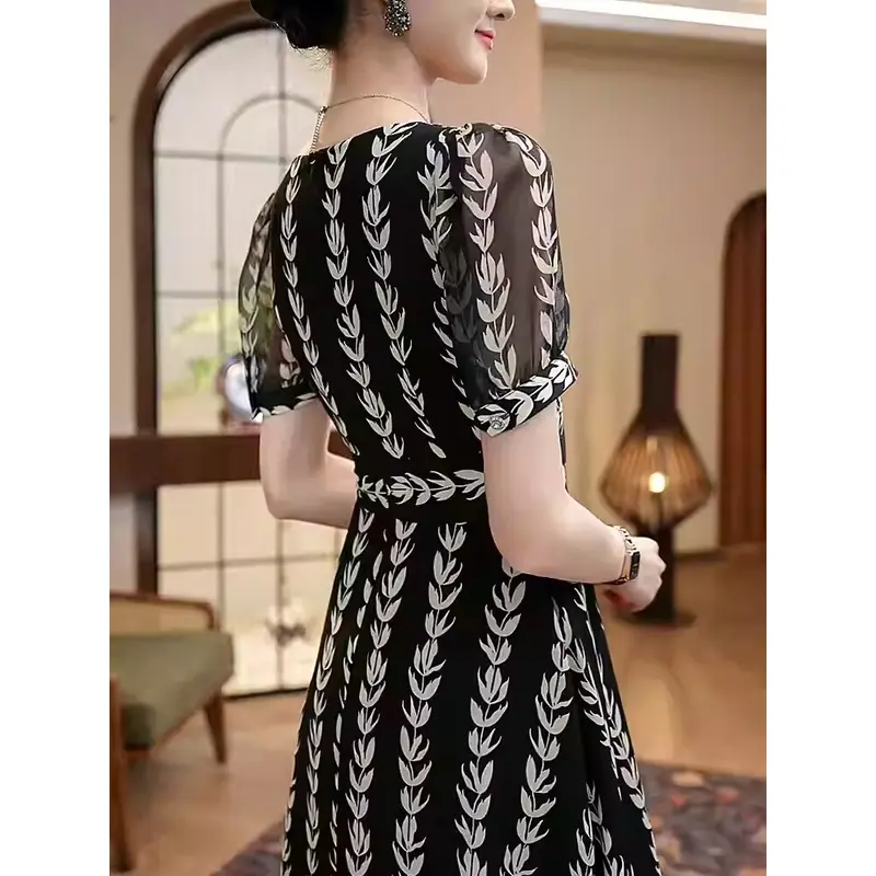 FADFAD 【ready stock】Gaun lengan pendek bergaris hitam pembentuk tubuh Rok panjang kelas atas 2