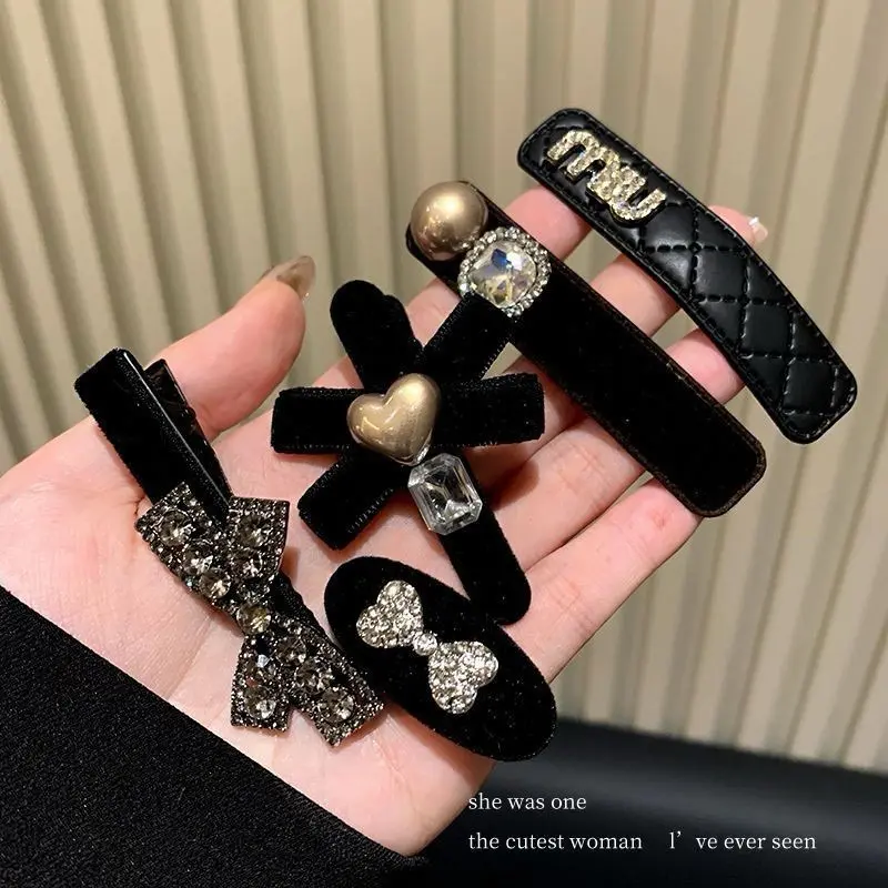 【SALE】 Set 5 kẹp tóc nhung Đen & Đỏ đính nơ đá sang chảnh cho các tỷ tỷ Nữ 1