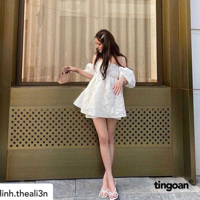 TINGOAN - Áo trễ vai babydoll tay phồng nm chun ngực vân hoa trắng fg FOREVER PRETTY TOP/WH