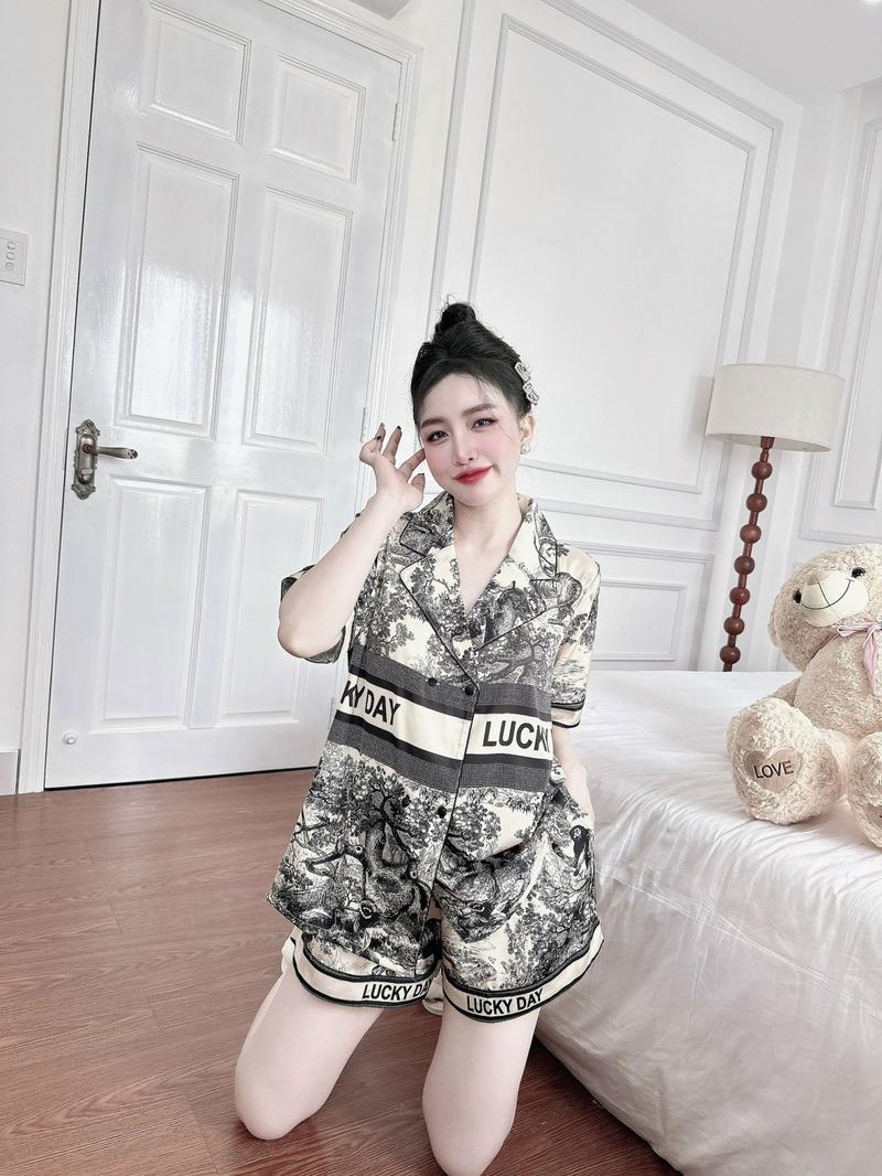 Product Introduction of Đồ bộ đùi lụa Latin fom vest 4 cúc bọc - size dưới 70kg  Women 21