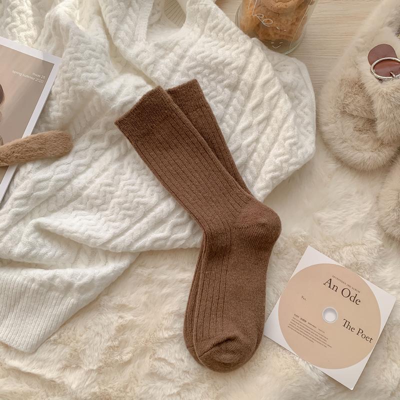Product Introduction of Autumn and Winter Solid Color Soft Simple Medium Thickened Warm Pile Socks 7