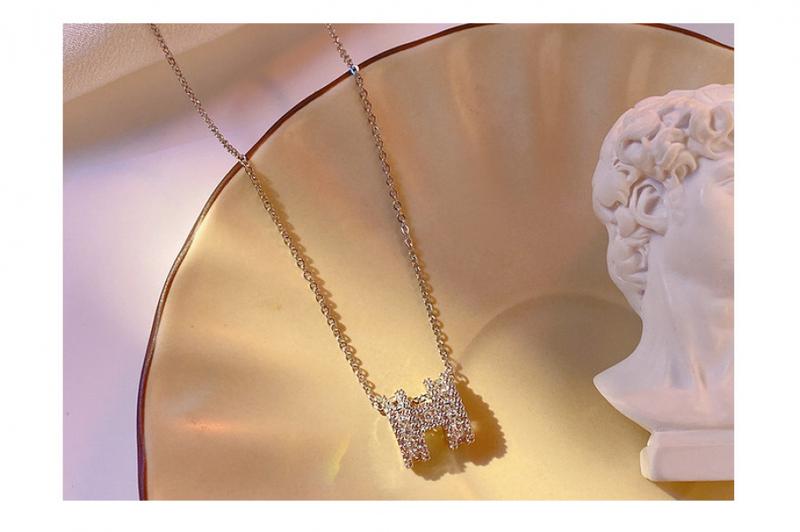Product Introduction of Vòng Cổ Chữ H, Không Phai Màu, Kim Cương Đầy Đủ, Dành Cho Nữ, Mặt Dây Chuỗi Zircon Vuông Đạt, Dây Chuỗi Xuyên Minh Đơn Phong Cách 4