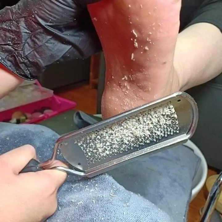 Trà gót chân cầm tay