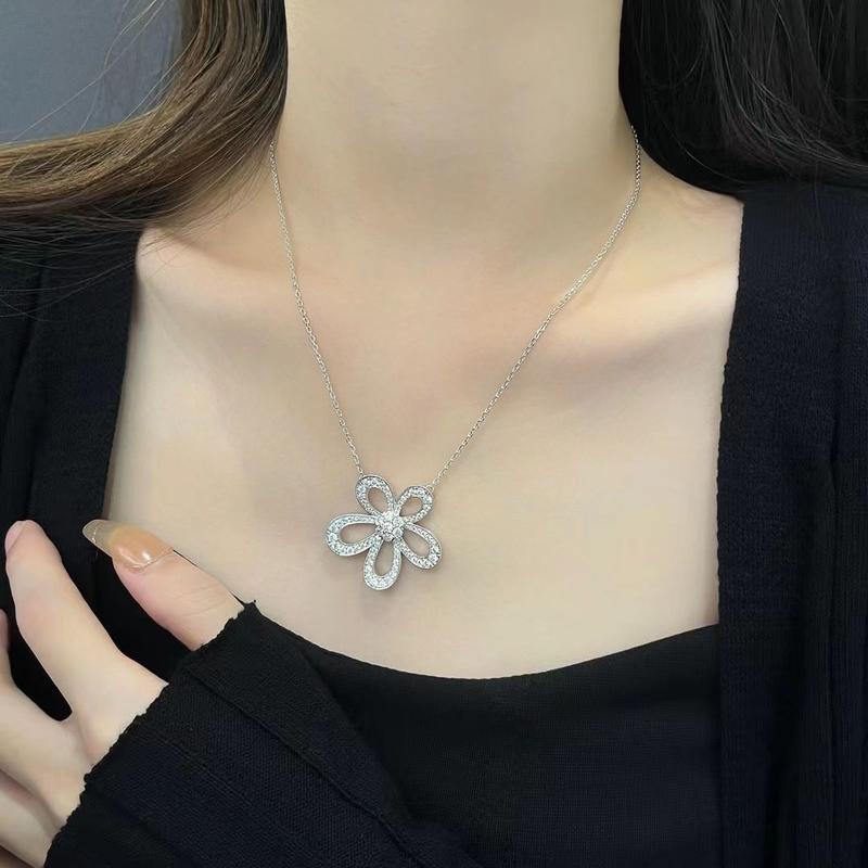 Product Introduction of Diamond SUNFLOWER Necklace 2024 New Ins Simple Delicate Indie Temperament Fairy All-Match Clavicle Chain Female Fashion Jewelry 0
