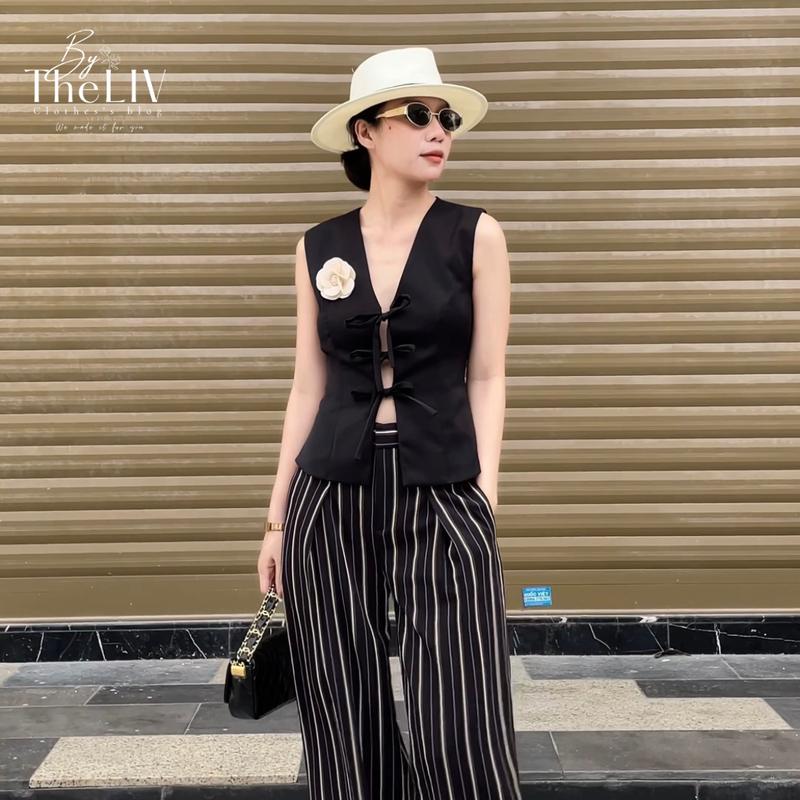 Áo gile EMLY, có hoa trà cài áo, gile 2 lớp thắt dây buộc kiểu - Hàng The LIV