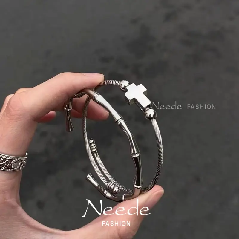 Vòng Tay Đôi, Thiết Kế Chữ Thập Unisex, Chất Liệu Thép Titan Thích Hợp Cho Tình Nhân, Có Thể Điều Chỉnh Độ Mở, Thiết Kế Độc Đáo Bao Gồm Nút Gỗ Tre 1