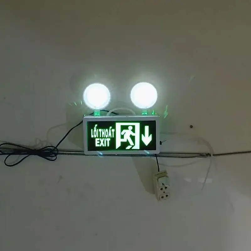 đèn báo lối thoát exit thoát hiểm kèm 2 bóng đèn led tự sáng khi cúp điện 5