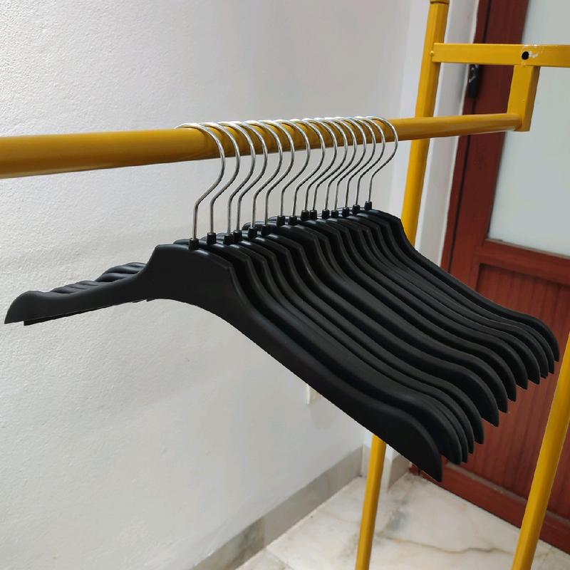 Combo 50c móc treo quần áo nhựa vai dẹt, mắc dài 40cm, đầu móc xoay 360 độ, chuyên đùng cho shop thời trang, gia đình,... Inox